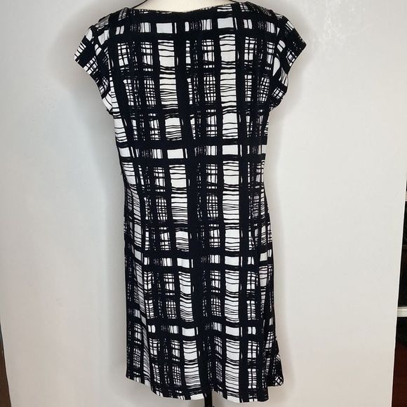 Gabby Skye Dress Black Ivory Abstract Knit Dress - Picture 2 of 12